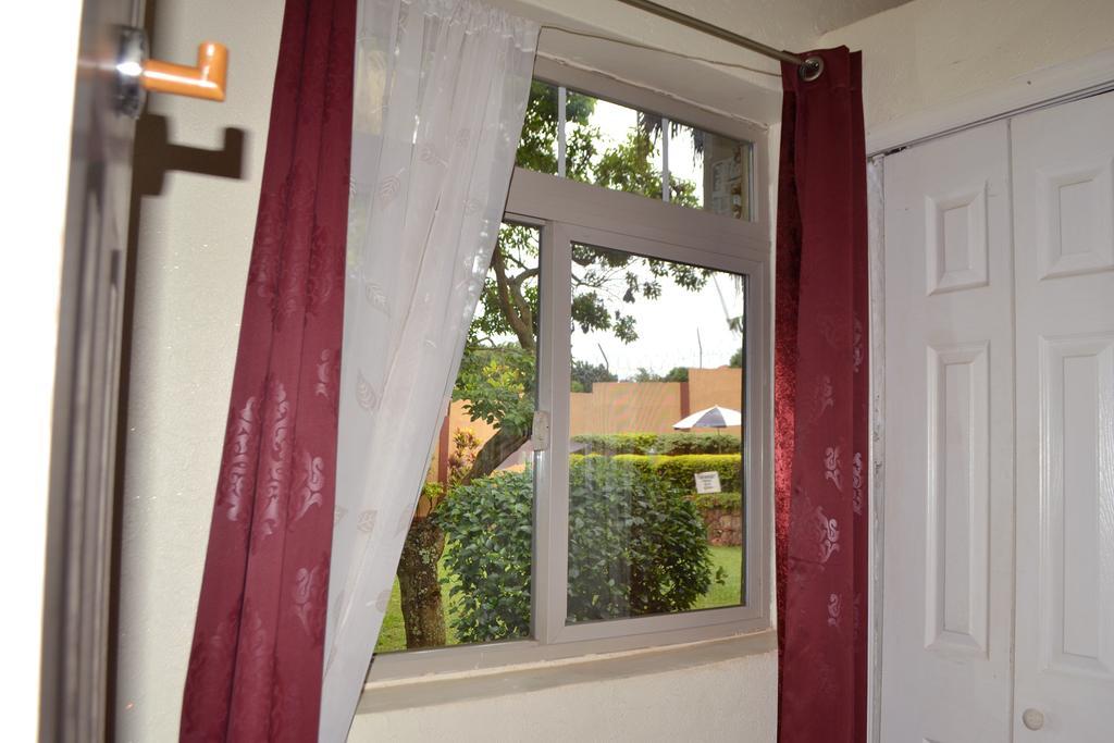 Executive Airport Hotel Entebbe Extérieur photo